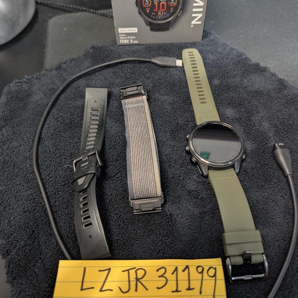 Garmin Fenix 8 - Carbon, AMOLED