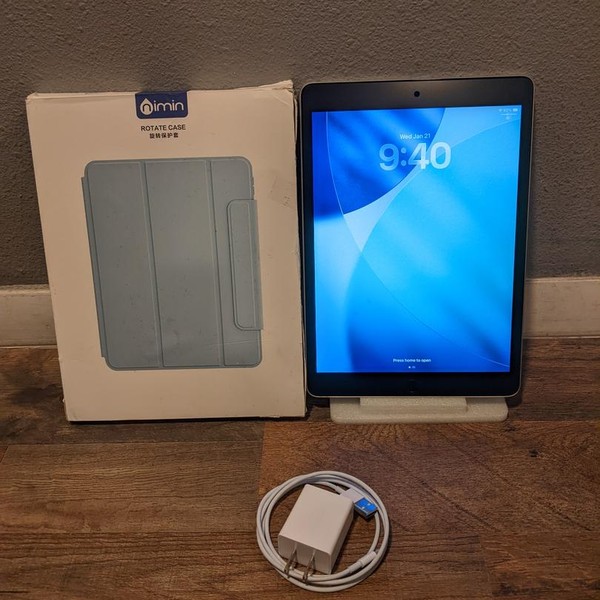 Apple iPad 9th Gen - Wi-Fi, Silver, 64 GB, A2602