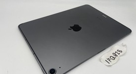 Mint
													Apple iPad Air 5th Gen - Unlocked, Gray, 64 GB, A2589, photo 2 of 5