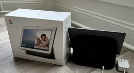 Mint
													Google Nest Hub Max - Charcoal, photo 1 of 4
