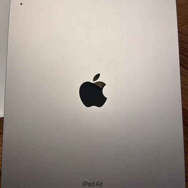 Apple iPad Air 5th Gen - Wi-Fi, Starlight, 256 GB, A2588