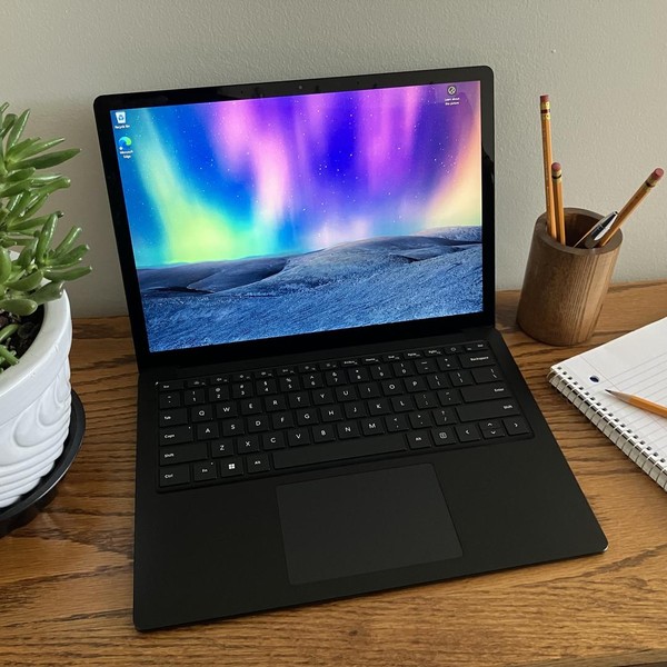 Microsoft Surface Laptop 3 - 256 GB, Black, 16 GB, Intel Core i7, 13.5 inch