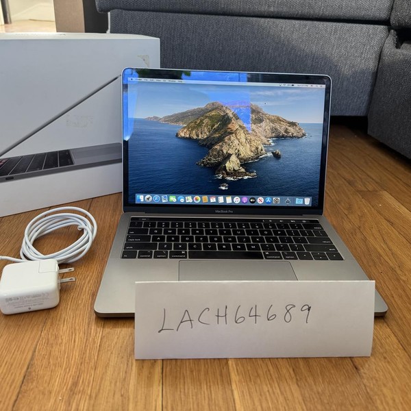 MacBook Pro 2019 - 13 inch - 256 GB, Silver, 8 GB, Intel Core i7