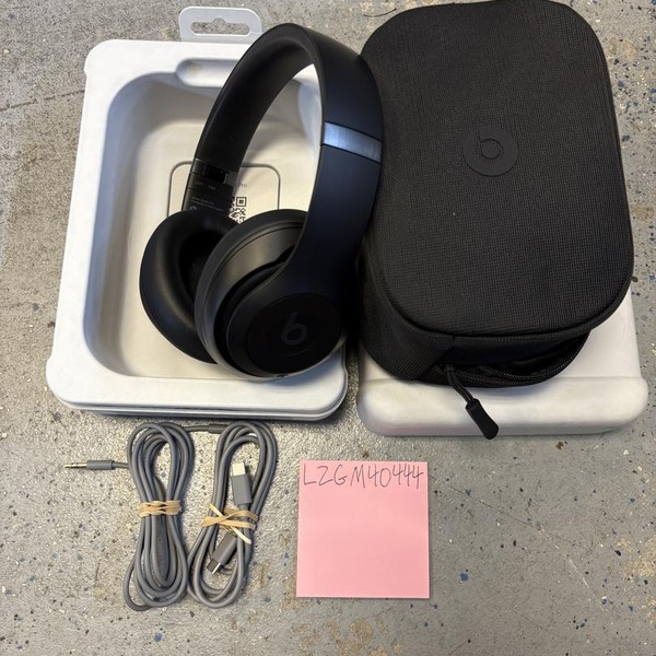 Beats Studio Pro - Black