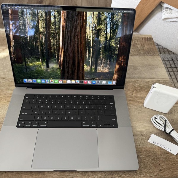 MacBook Pro 2021 - 16 inch - 512 GB, Gray, 32 GB, Apple M1 Pro 10-core