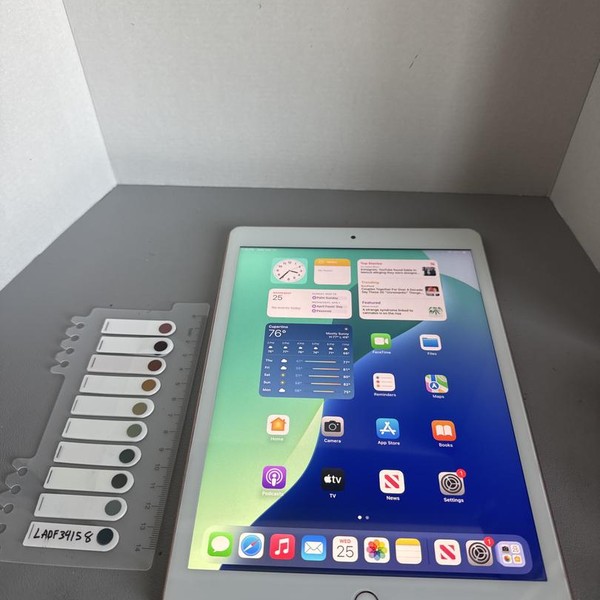 Apple iPad 8th Gen - Wi-Fi, 128 GB, Gold, A2270