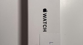 New
													Apple Watch SE 2nd Gen 40mm - Starlight, A2722 - GPS, Aluminum, photo 2 of 4