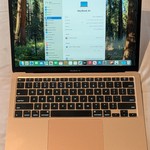 Good MacBook Air 2020 - 13 inch - 256 GB, Gold, 8 GB, Intel Core i3