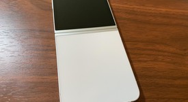 Good
													Samsung Galaxy Z Flip6 - Unlocked, White, 256 GB, 12 GB, SM-F741U1, photo 3 of 4