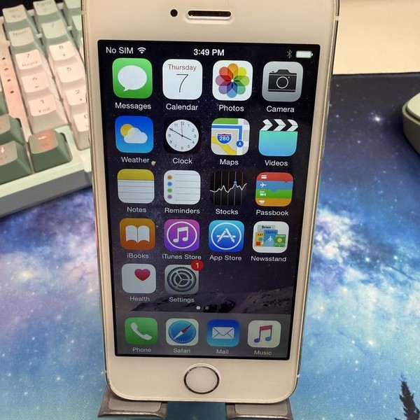 Apple iPhone 5S - Unlocked, 32 GB, Silver, A1533, GSM