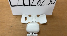 Used
													Apple AirPods Pro 2 - Lightning, photo 2 of 10
