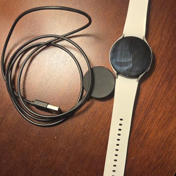 Samsung Galaxy Watch5 - Wi-Fi, Silver, 44mm