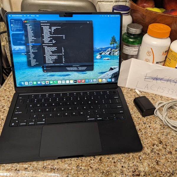 MacBook Air 2022 (M2) - 13 inch - 512 GB, Midnight, 8 GB, Apple M2