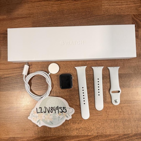 Apple Watch Series 6 40mm - Gold, A2291 - GPS, Aluminum