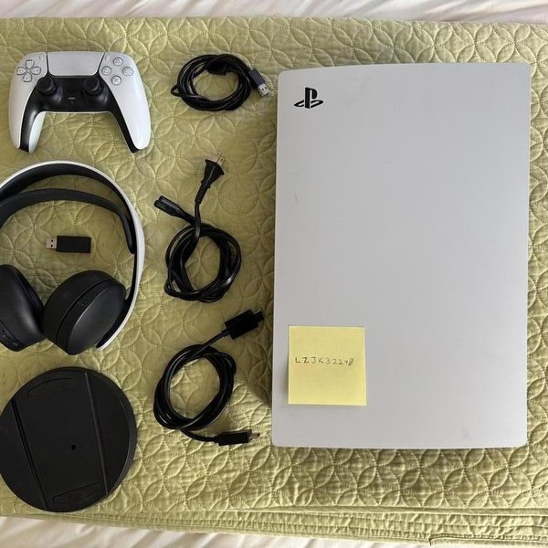 PlayStation 5 Digital Edition (2020) - White, 825 GB, Digital Edition