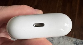 Used
													Apple AirPods Pro 1st Gen - MagSafe Case, photo 4 of 5