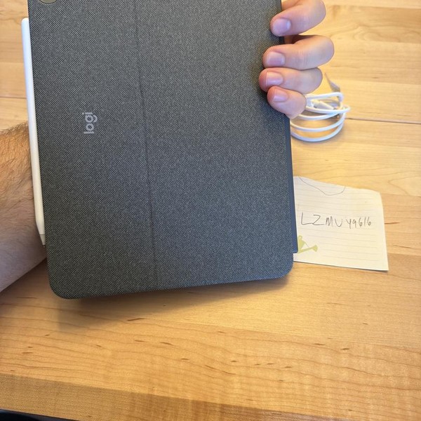 Apple iPad Air 5th Gen - Wi-Fi, 64 GB, Gray, A2588