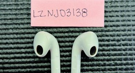 Used
													Apple AirPods 3rd Gen - Lightning Case, photo 2 of 6