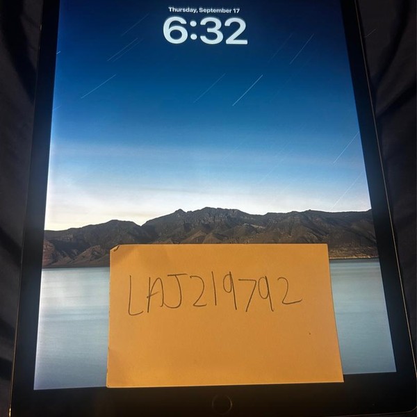 Apple iPad Pro 12.9 inch (2nd Gen) - Wi-Fi, 64 GB, Gray
