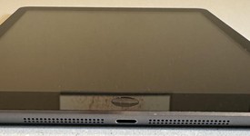 Mint
													Apple iPad Air - Wi-Fi, Gray, 32 GB, photo 3 of 8
