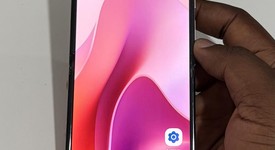 Good
													Motorola Razr (2025) - Unlocked, Pink, 256 GB, 8 GB, photo 1 of 15