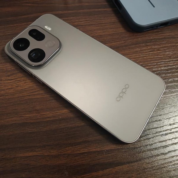 Oppo Find X9 Pro - Unlocked Non-US, 512 GB, Titanium Charcoal, 16 GB