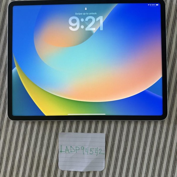 Apple iPad Pro 12.9 inch 6th Gen 2022 - Wi-Fi, 128 GB, Silver