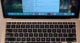 Good
													MacBook Air 2020 - 13" - I3, Gold, 256 GB, 8 GB, photo 1 of 9