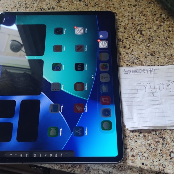 Apple iPad Air 13 inch (M3) 2025 - Unlocked, 128 GB, Gray