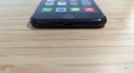 Fair
													Apple iPhone SE 3rd Gen 2022 - Unlocked, Midnight, 64 GB, A2595, photo 3 of 15