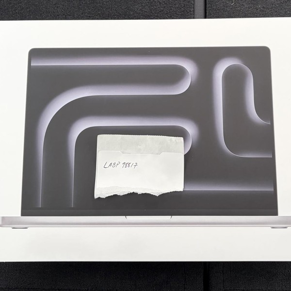 MacBook Pro 2024 - 16 inch - 1 TB, Silver, 36 GB, Apple M4 Max 14-core