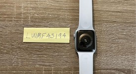 Fair
													Apple Watch Series 4 40mm - Unlocked, Silver, A1975 - Cellular, Aluminum, photo 4 of 5