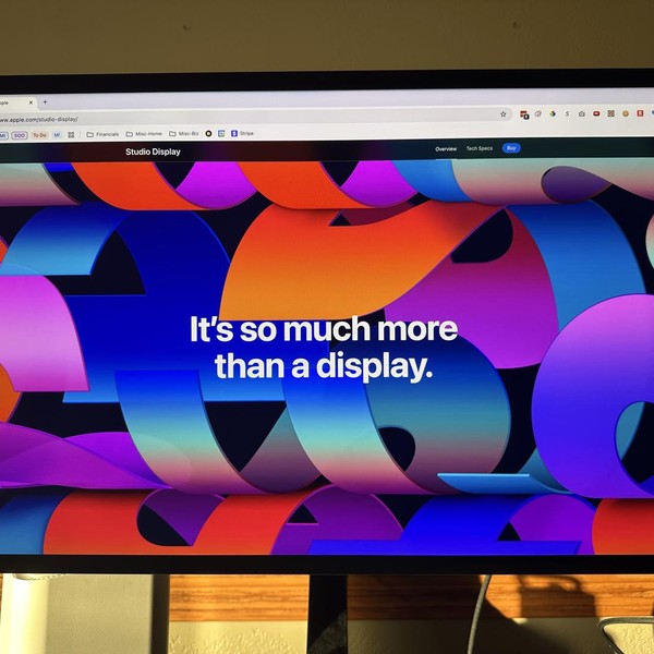 Apple Studio Display 2022 - Standard Glass, VESA Mount Adapter