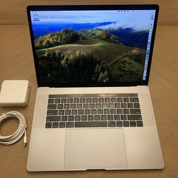 MacBook Pro 2019 - 15 inch - 512 GB, Gray, 16 GB, Intel Core i7