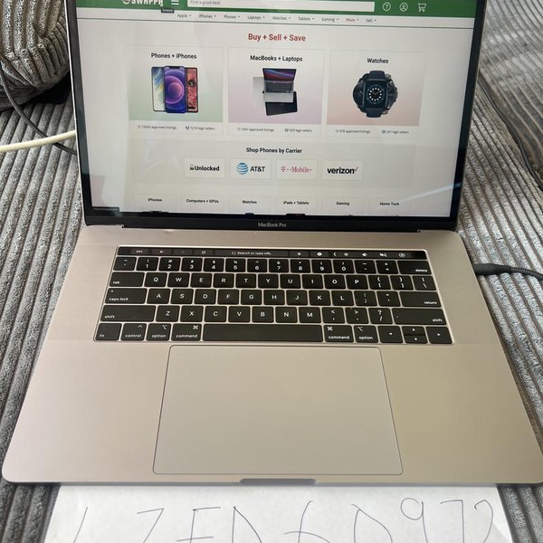 MacBook Pro 2018 (With Touch Bar) - 15 inch - 256 GB, Gray, 16 GB, Intel Core i7