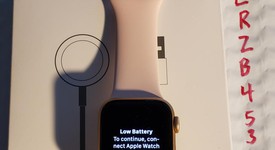 Good
													Apple Watch Series 4 40mm - Unlocked, Gold, A1975 - Cellular, Aluminum, photo 2 of 8