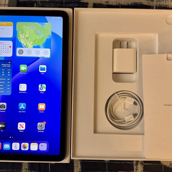 Apple iPad Air 5th Gen - Wi-Fi, 64 GB, Gray, A2588