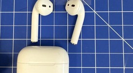 Used
													Apple AirPods 2nd Gen - Lightning Case, photo 1 of 5