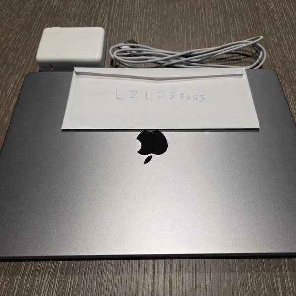 MacBook Pro 2023 - 16 inch - 512 GB, Gray, 32 GB, Apple M2 Pro 12-core