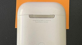Used
													Apple AirPods 2nd Gen - Lightning Case, photo 3 of 5