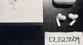 Used
													Apple AirPods Pro 2nd Gen - Lightning, photo 1 of 1
