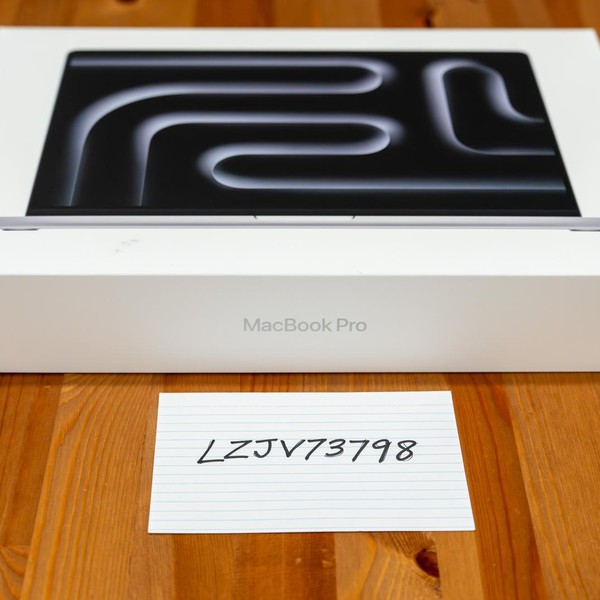 MacBook Pro 2024 - 16 inch - 512 GB, Silver, 24 GB, Apple M4 Pro 14-core