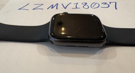 Fair
													Apple Watch Series 5 44mm - Gray, A2093 - GPS, Aluminum, photo 4 of 13