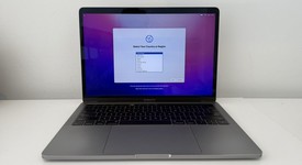 Fair
													MacBook Pro 2016 (With Touch Bar) - 13" - Gray, 256 GB, 8 GB, photo 4 of 10