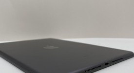 Good
													Apple iPad 7th Gen - Unlocked, Gray, 32 GB, A2200, photo 4 of 5