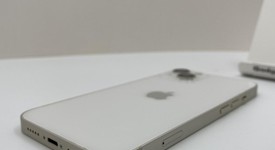 Good
													Apple iPhone 13 - Unlocked, Starlight, 128 GB, A2482, photo 4 of 5