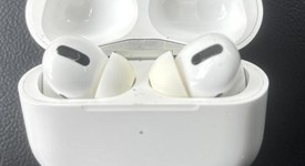 Used
													Apple AirPods Pro 1st Gen - MagSafe Case, photo 4 of 4