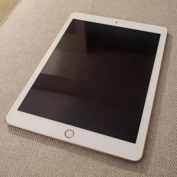 Apple iPad 6th Gen - Wi-Fi, 32 GB, Gold, A1893
