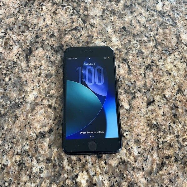 Apple iPhone SE 3rd Gen 2022 - Unlocked, 64 GB, Midnight, A2595