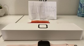 Mint
													Apple Watch Series 4 40mm - AT&T, Gold, A1975 - Cellular, Stainless, photo 2 of 5